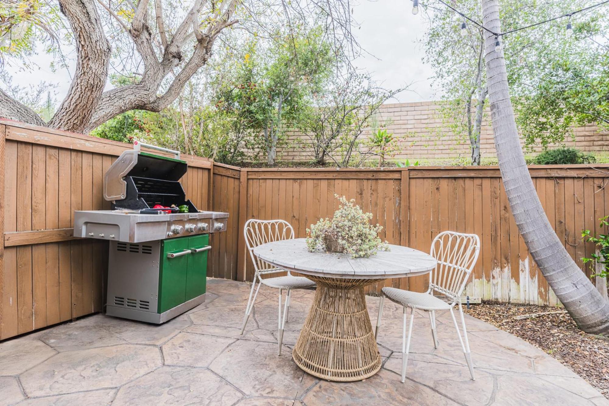 Spacious 4br W Fireplace Work Space Backyard Dining * San Diego