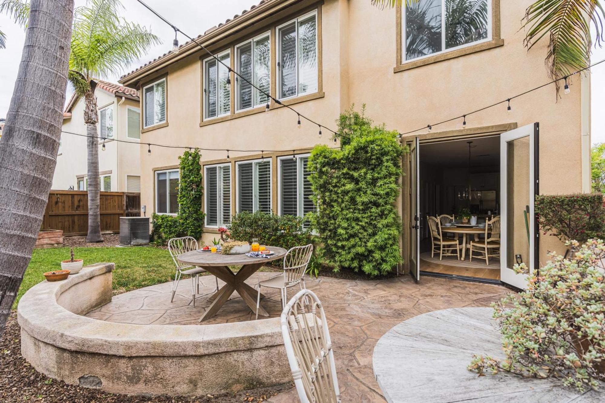 Spacious 4br W Fireplace Work Space Backyard Dining San Diego
